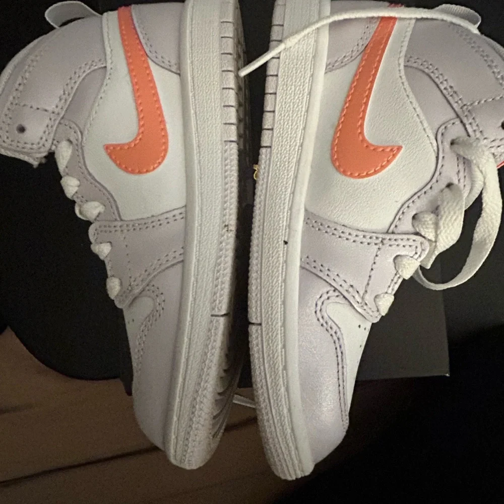 Jordan Kids Sneakers in Light Purple with Iridescent Pink-Blue Swoosh - Picture 2 of 4